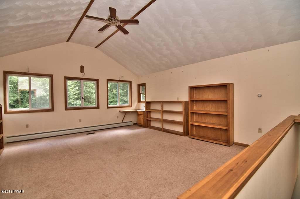 891 South Preston Road Lakewood, PA 18439 - Photo 22 of 42 Famiy Room/Studio