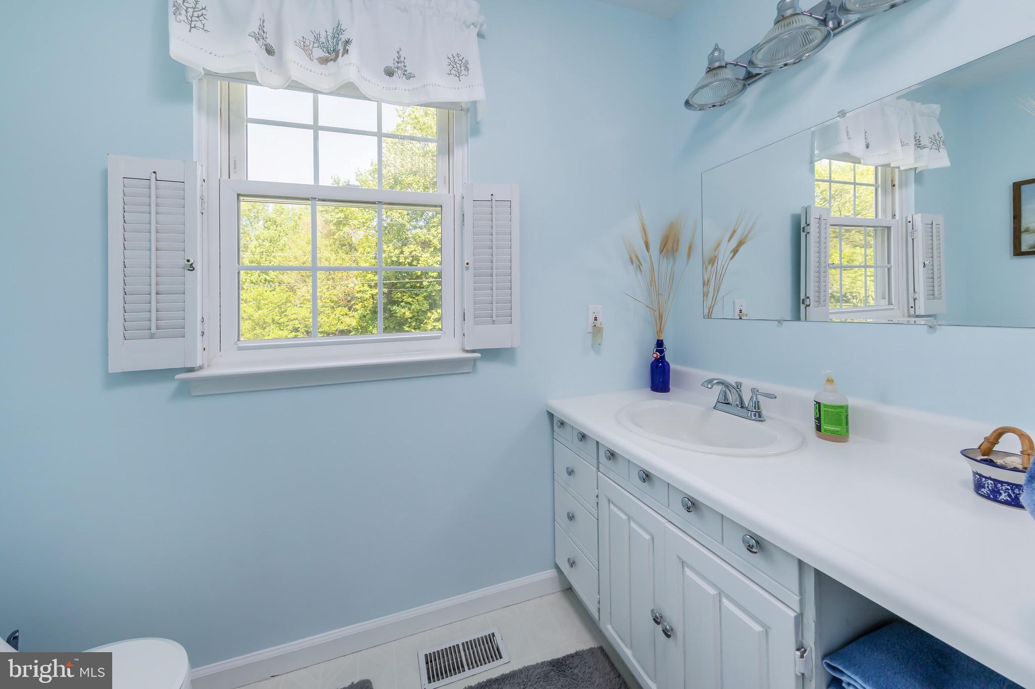 242 Landing Road Clarksboro, NJ 08020 - Photo 15 of 25 Upstairs Bath