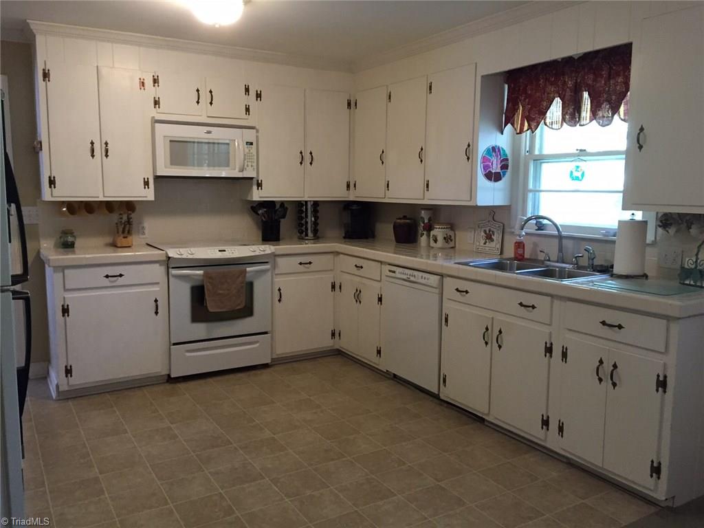 4450 Hampton Road Clemmons, NC 27012 - Photo 8 of 9 Gallery Image 8