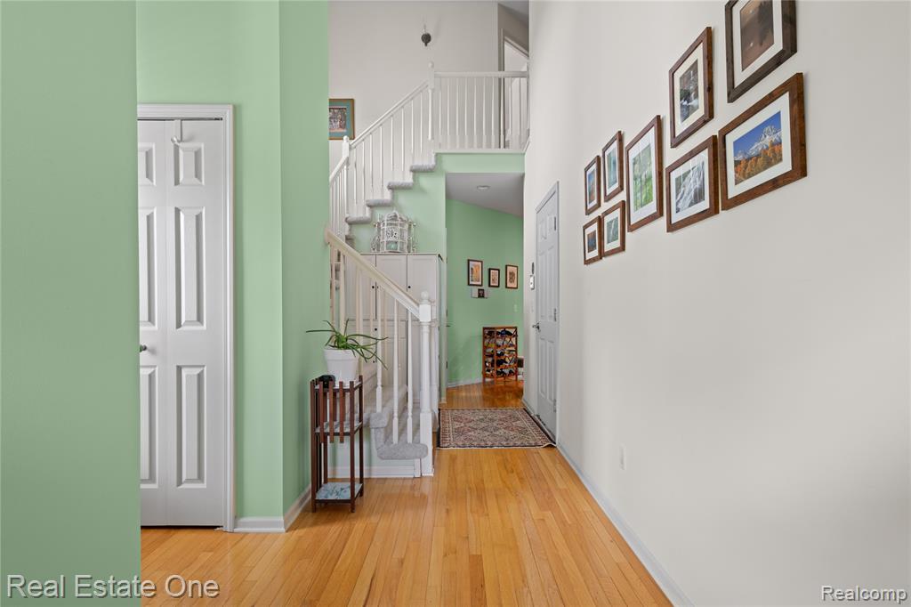 731 East Bluff Court Rochester Hills, MI 48306 - Photo 4 of 39