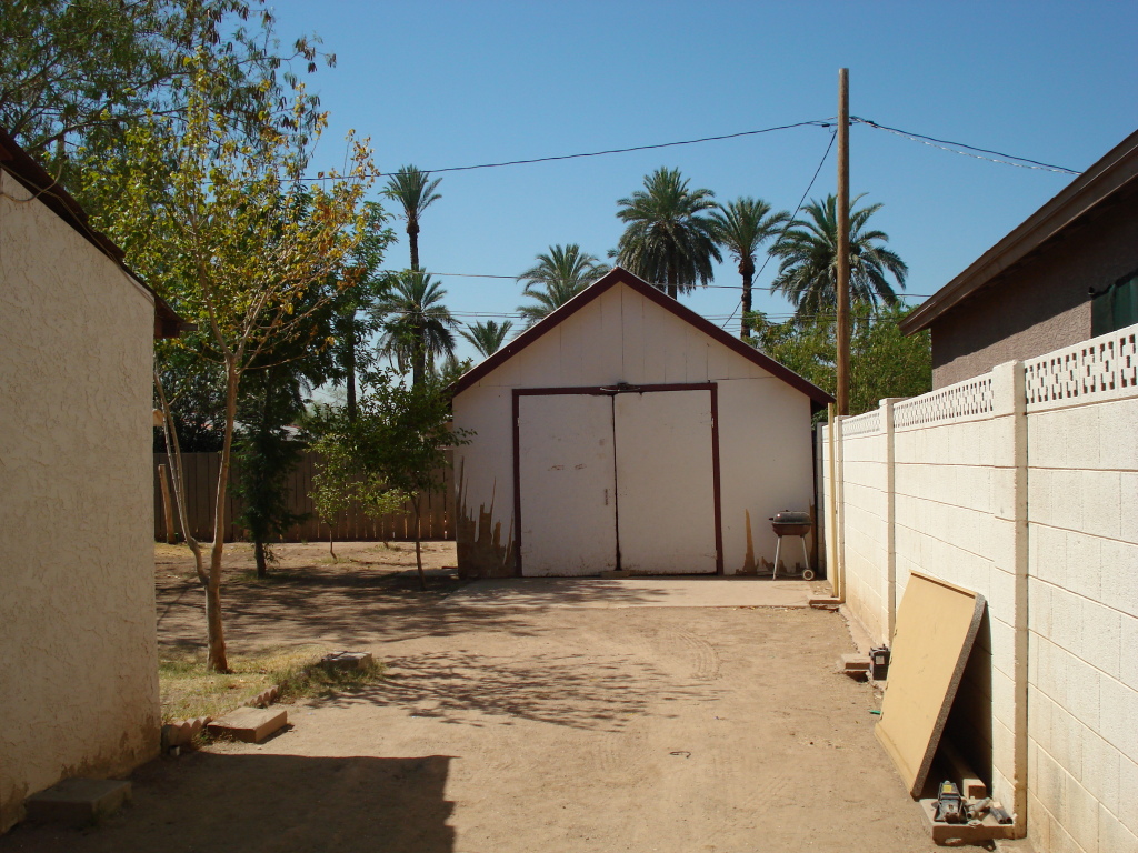 2905 West Monte Vista Road Phoenix, AZ 85009 - Photo 3 of 13 side entrance
