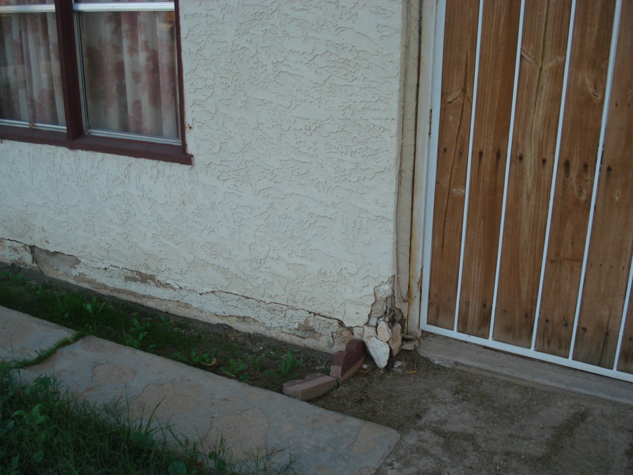 2905 West Monte Vista Road Phoenix, AZ 85009 - Photo 4 of 13 1