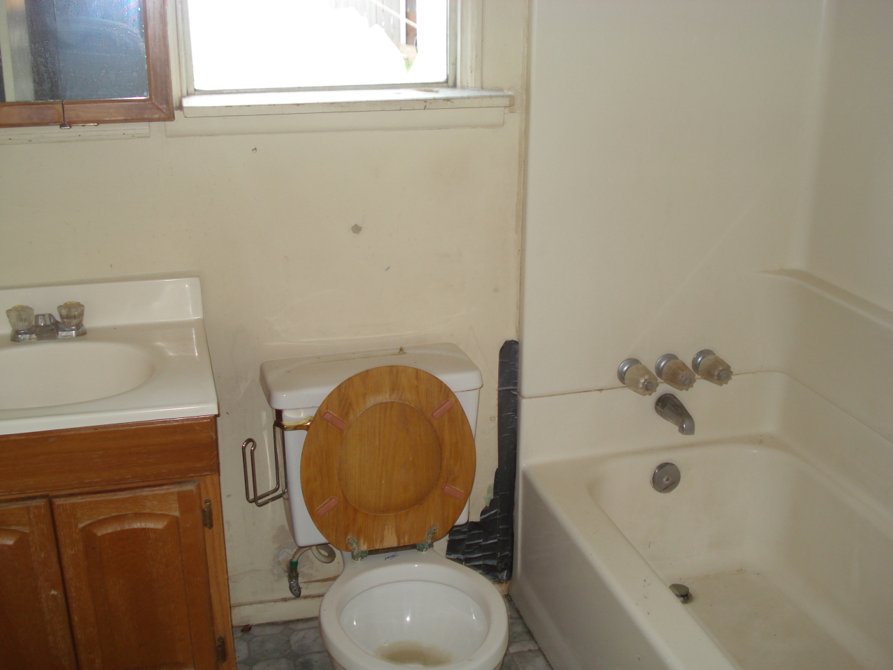 2905 West Monte Vista Road Phoenix, AZ 85009 - Photo 8 of 13 5