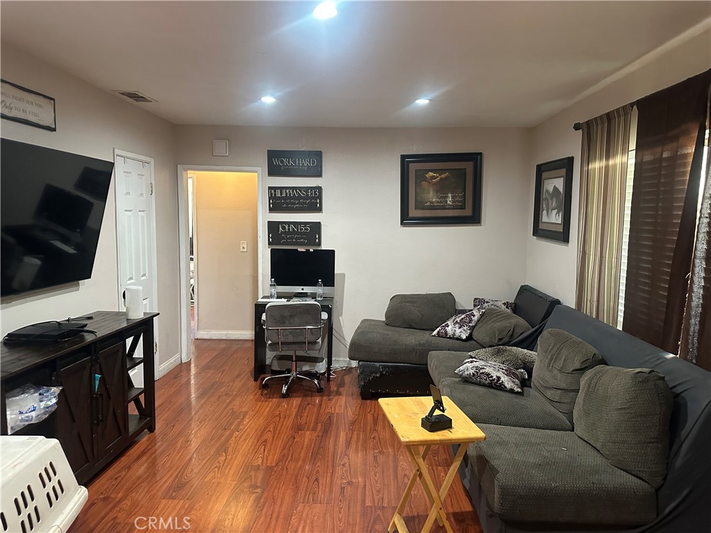 598 East Wilson Street Rialto, CA 92376 - Photo 2 of 9 Living room