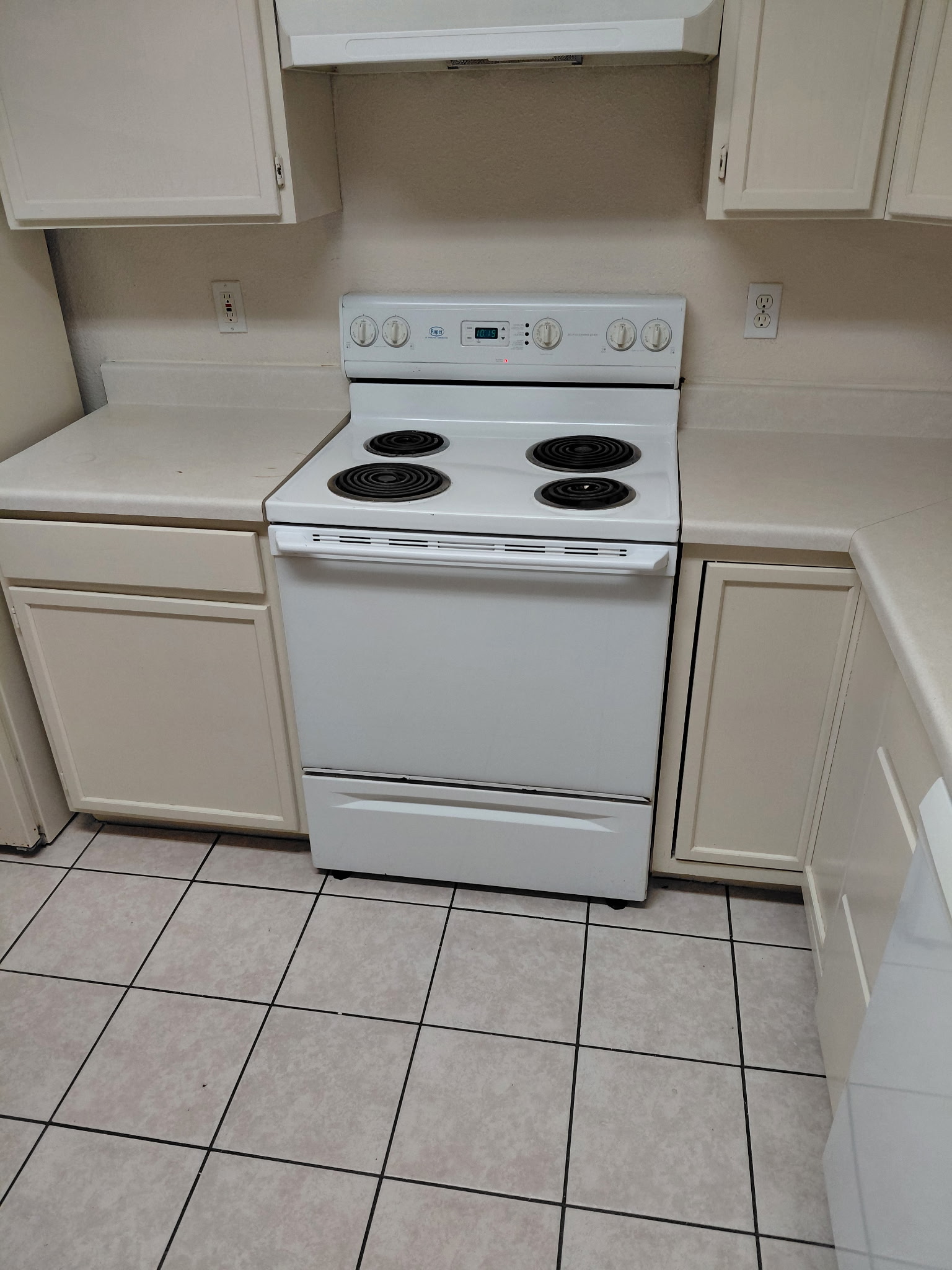 2218 Katy Lane Georgetown, TX 78626 - Photo 3 of 10 a close view of washer and dryer