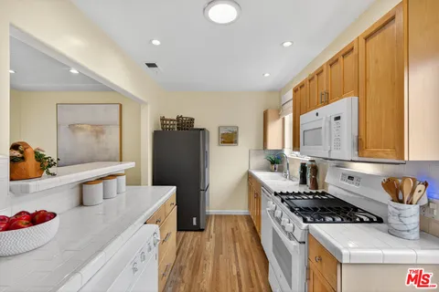 $1,585,000 | 2822 11th Street, Santa Monica, CA 90405