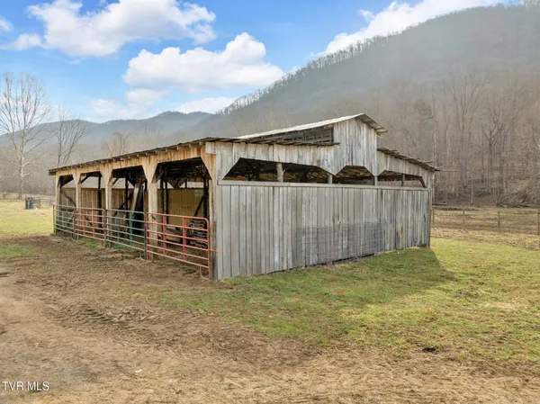 $300,000 | 27572 Hwy 23h Dryden Va 24243, Big Stone Gap, VA 24219