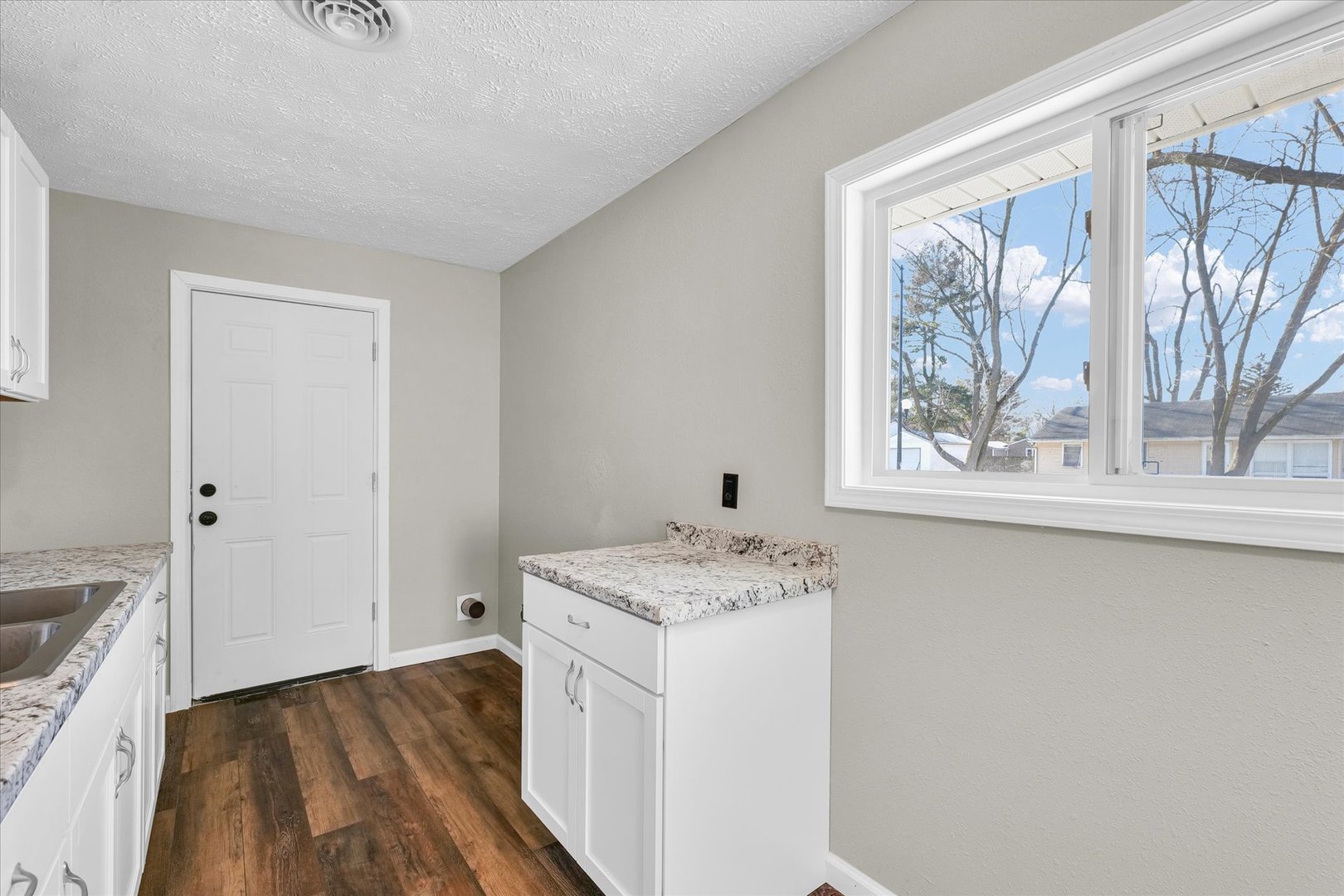 1312 Hedge Road Champaign, IL 61821 - Photo 11 of 29 Gallery Image 11