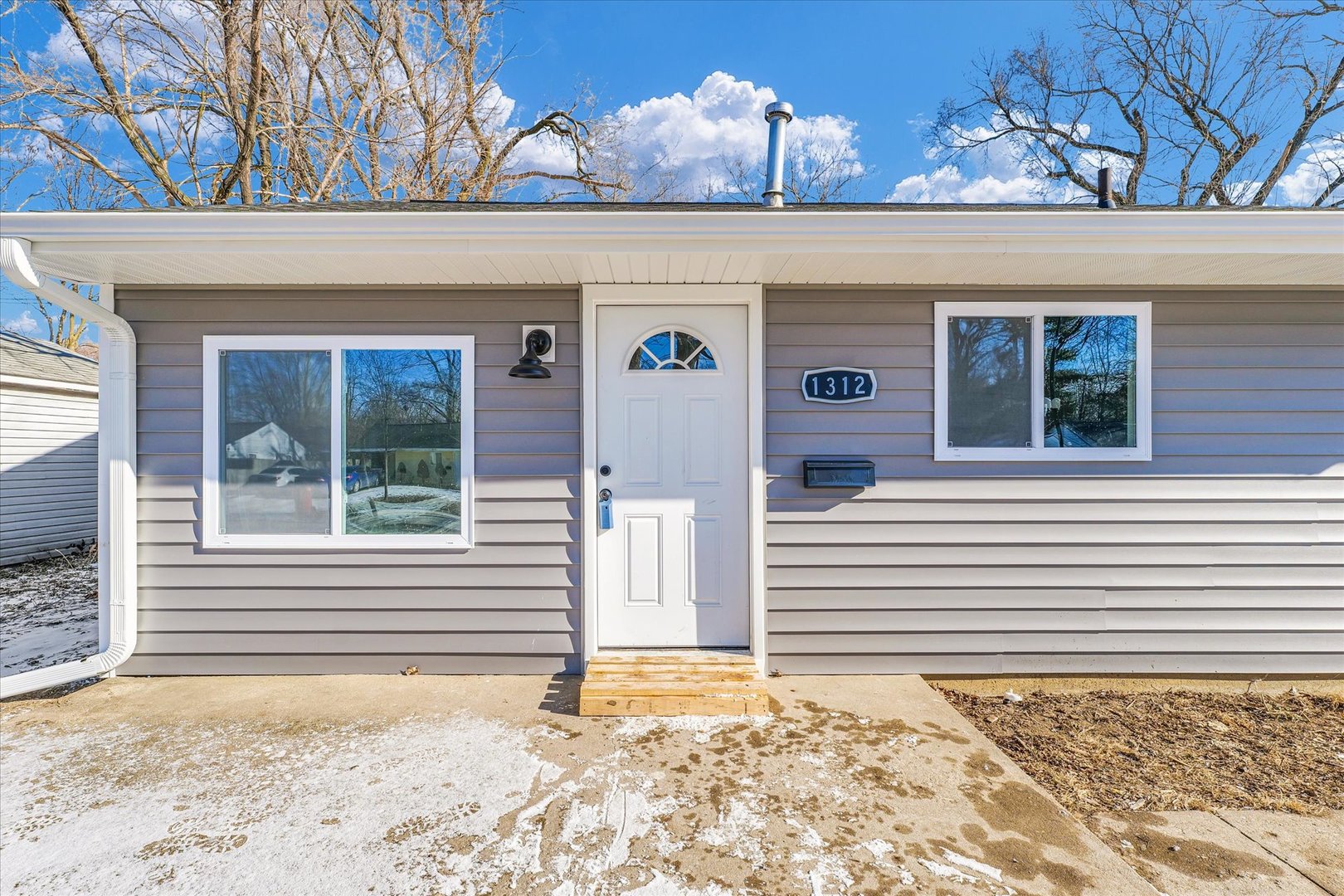 1312 Hedge Road Champaign, IL 61821 - Photo 2 of 29 Gallery Image 2