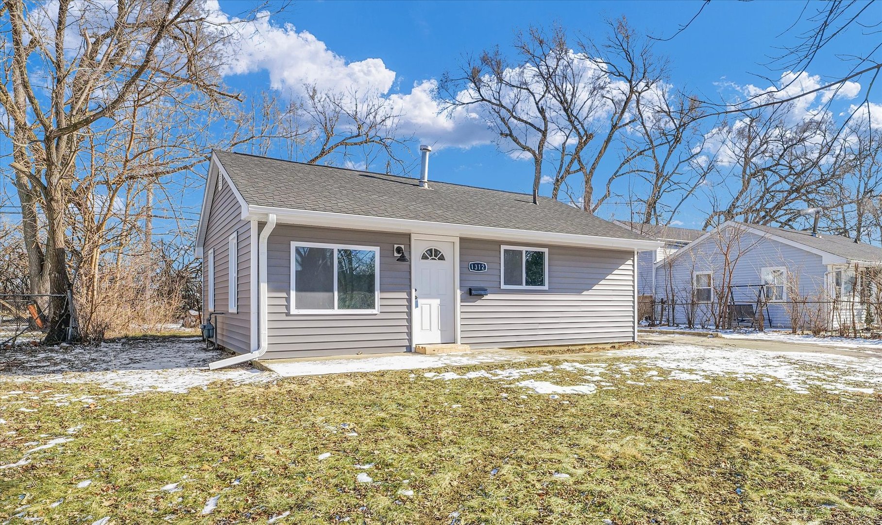 1312 Hedge Road Champaign, IL 61821 - Photo 3 of 29 Gallery Image 3