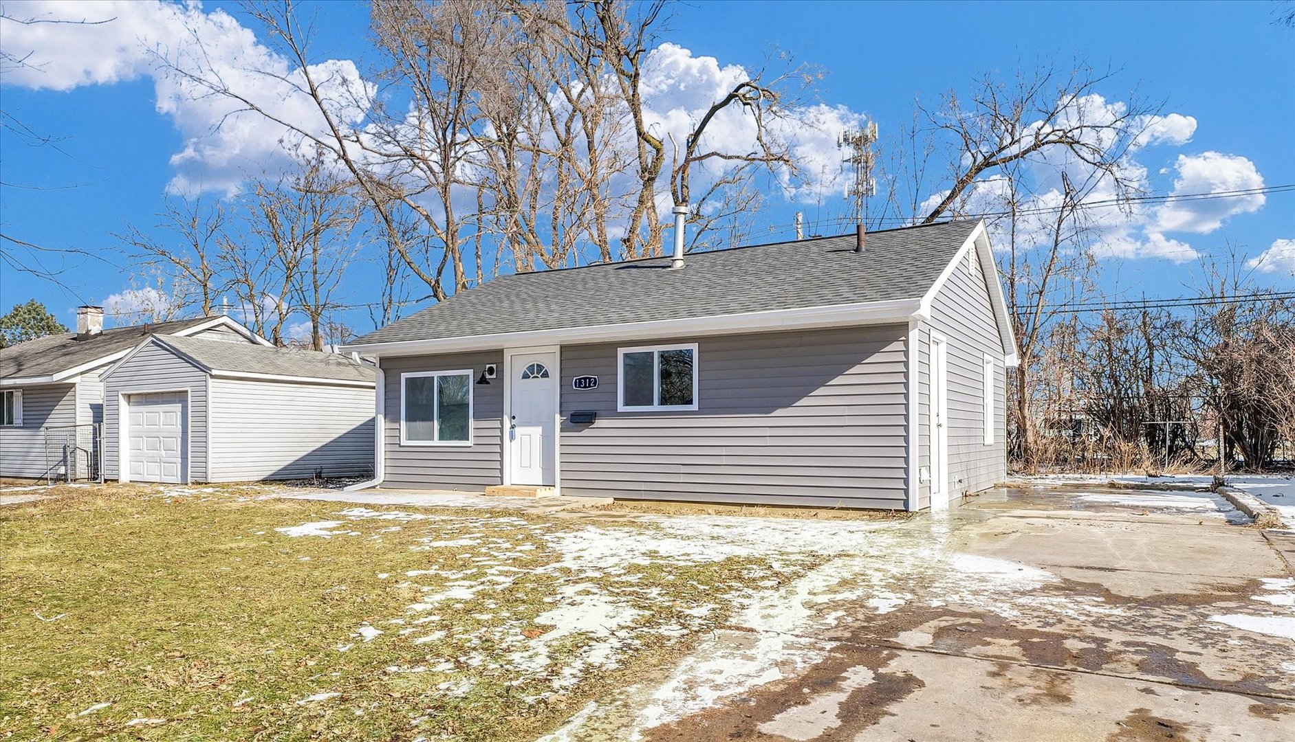 1312 Hedge Road Champaign, IL 61821 - Photo 4 of 29 Gallery Image 4