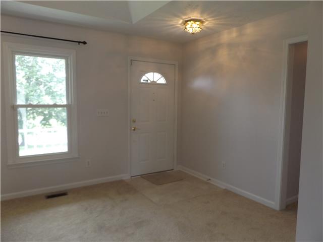 902 Franklin Road Charlotte, TN 37036 - Photo 4 of 20 Front door in Living Room