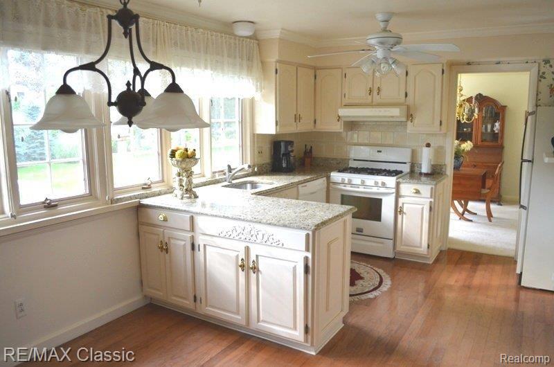 1063 Hemlock Drive Rochester, MI 48307 - Photo 20 of 25 Kitchen 3