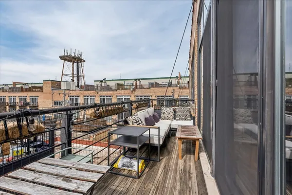 $3,400 | 2300 West Wabansia Avenue, Unit 301, Chicago, IL 60647