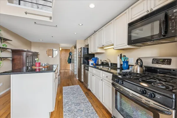 $3,400 | 2300 West Wabansia Avenue, Unit 301, Chicago, IL 60647