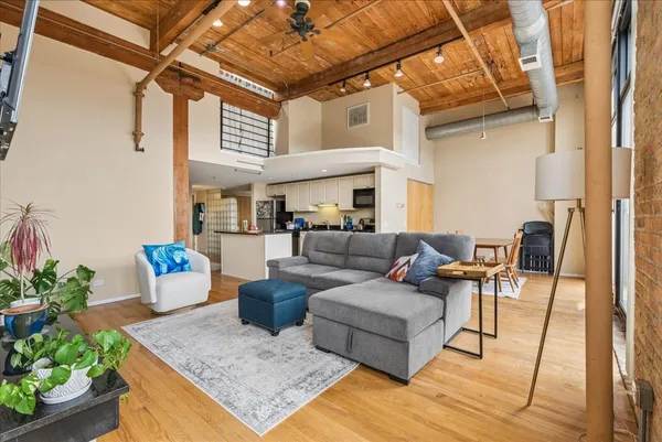 $3,400 | 2300 West Wabansia Avenue, Unit 301, Chicago, IL 60647