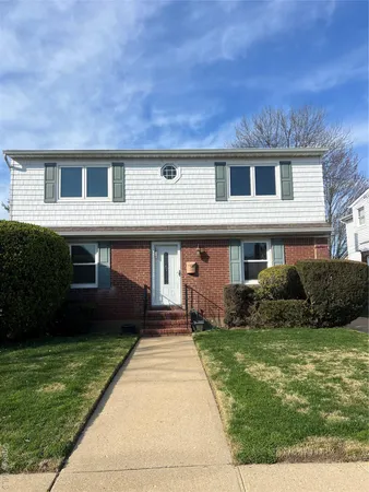 $4,700 | 1016 Oaks Drive, Franklin Square, NY 11010