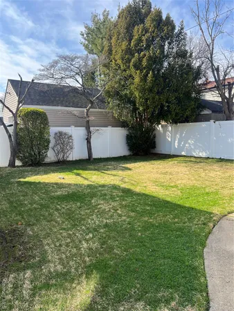 $4,700 | 1016 Oaks Drive, Franklin Square, NY 11010