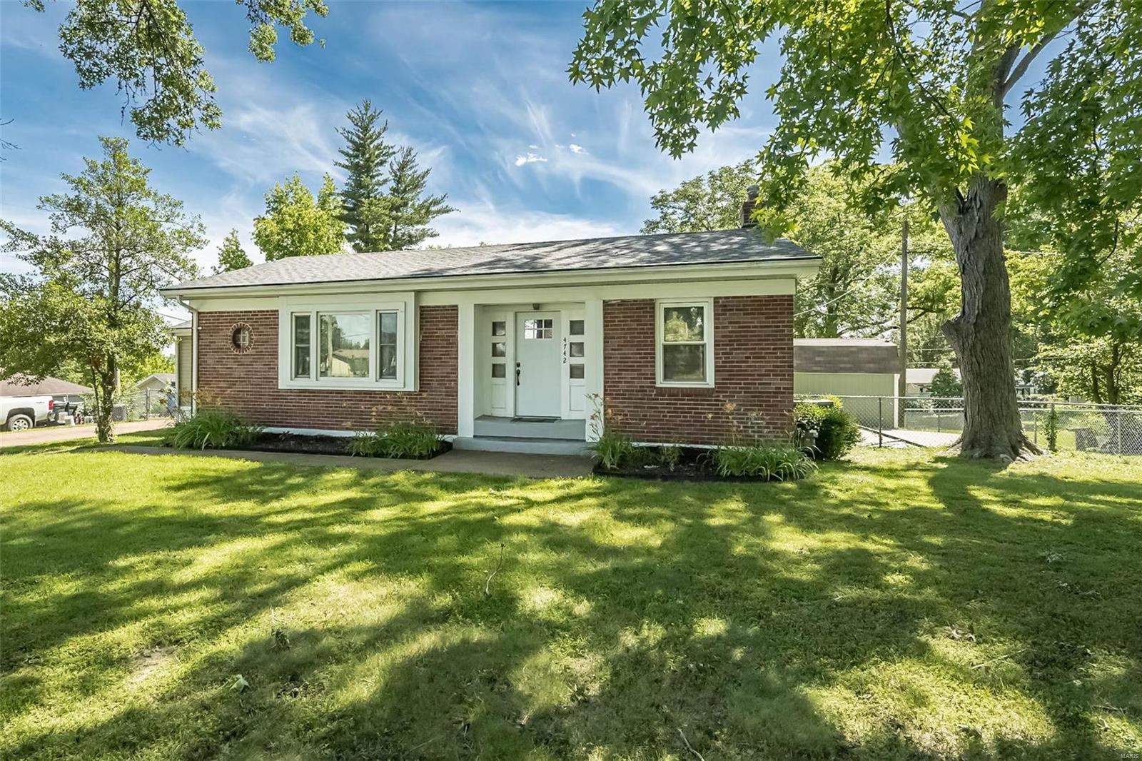 4742 Mattis Road St. Louis, MO 63128 - Photo 2 of 50 Gallery Image 2