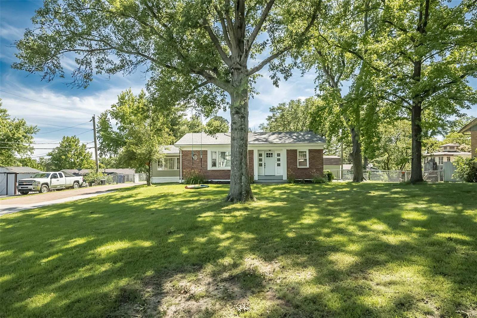 4742 Mattis Road St. Louis, MO 63128 - Photo 4 of 50 Gallery Image 4