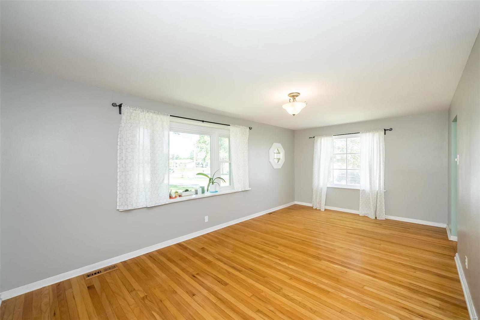 4742 Mattis Road St. Louis, MO 63128 - Photo 9 of 50 Gallery Image 9