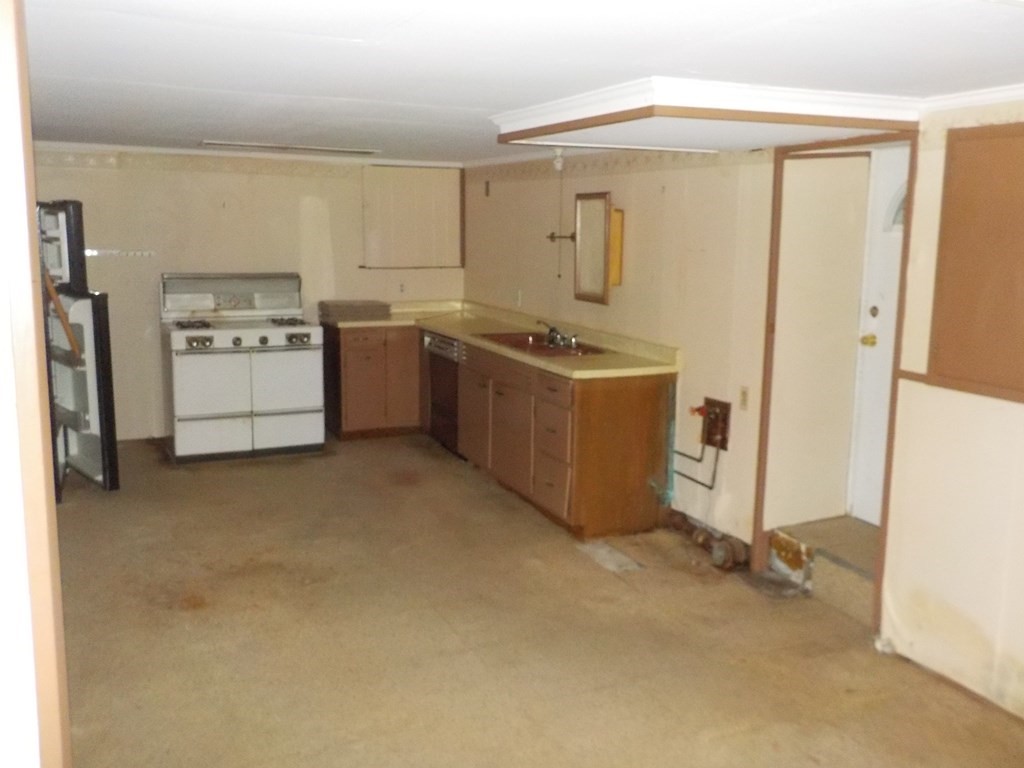 1046 Riverside Avenue Somerset, MA 02726 - Photo 24 of 27 Gallery Image 24
