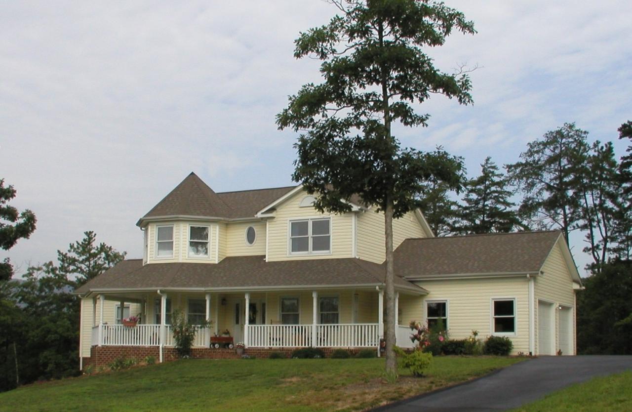 2905 New Ridge Road Elliston, VA 24087 - Photo 1 of 11 front view of a house and a yard