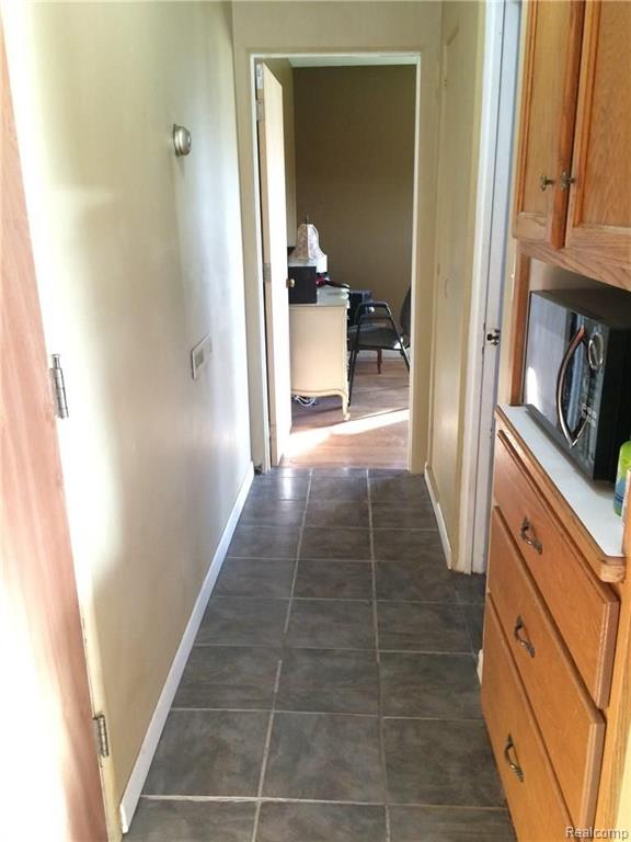 12175 Rattalee Lake Road Davisburg, MI 48350 - Photo 19 of 41