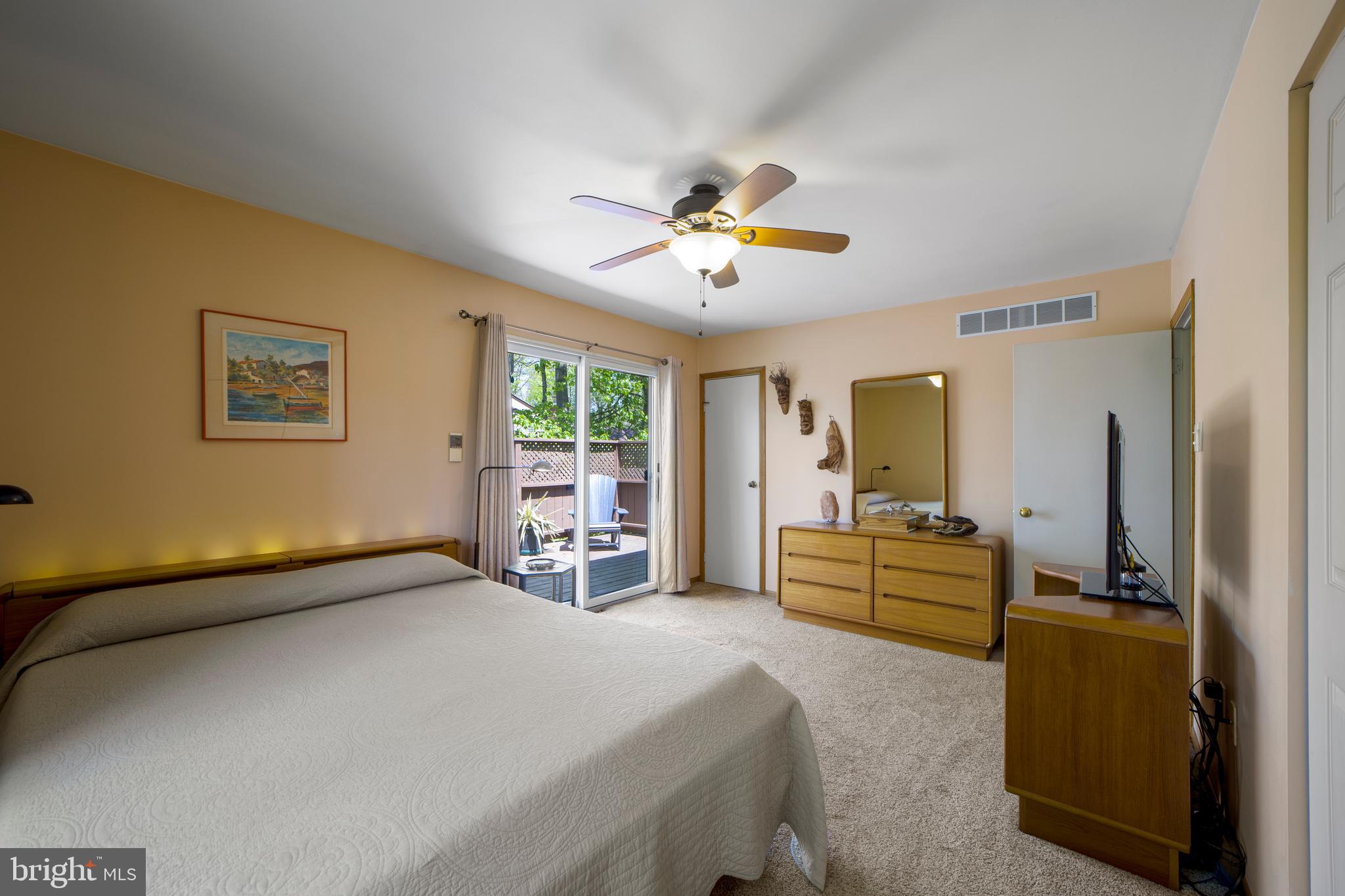 15 Spring Lake Avenue Sewell, NJ 08080 - Photo 16 of 32 Main bdrm w/slider to balcony &access to hall bath