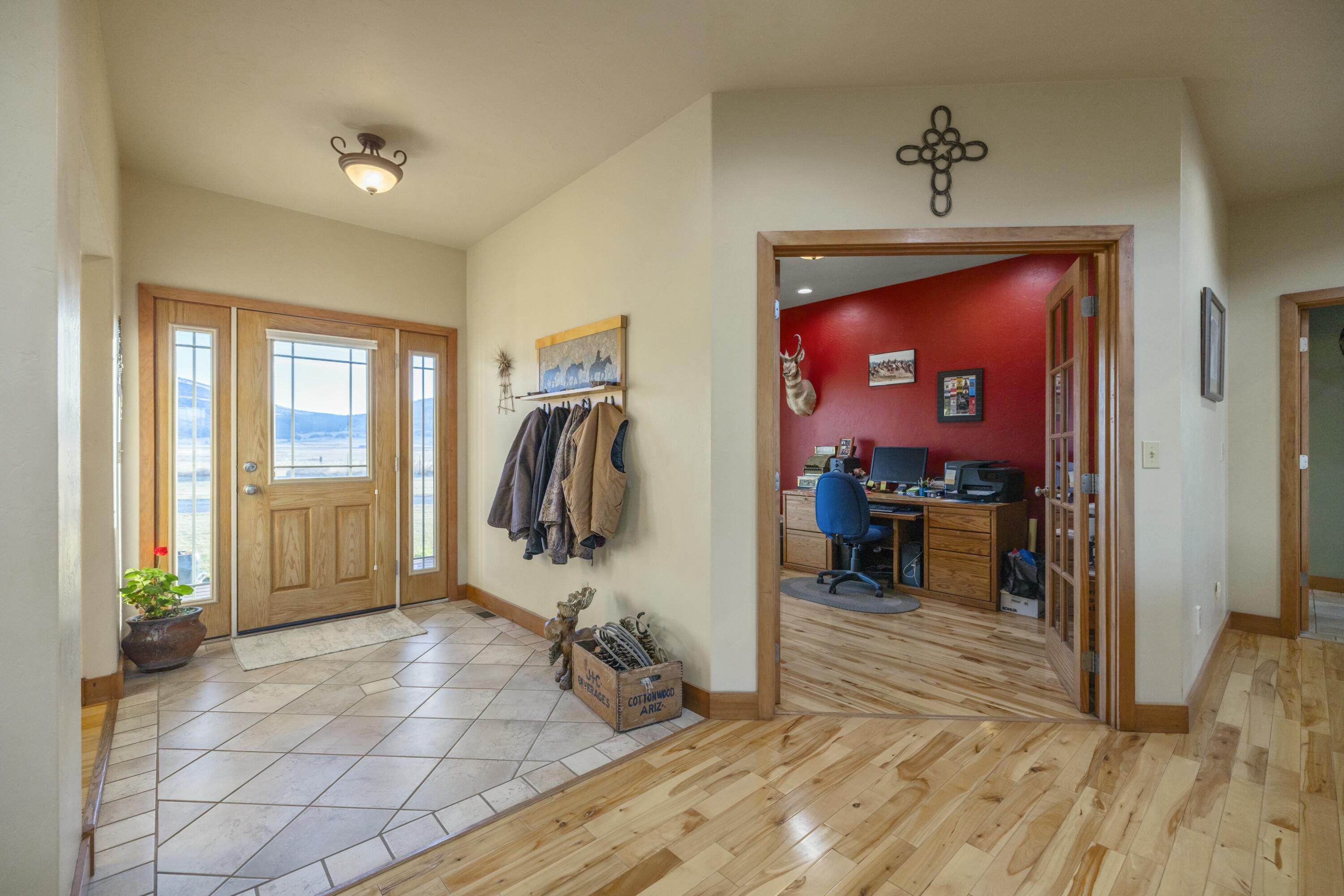 11251 Crystal Springs Road Klamath Falls, OR 97603 - Photo 10 of 64 office