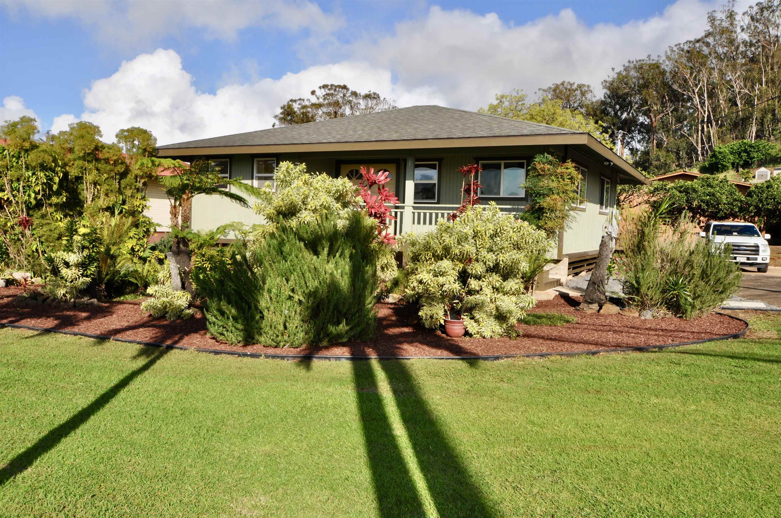 2835 Kaupakalua Road Haiku, HI 96708 - Photo 25 of 31 a front view of a house with a yard