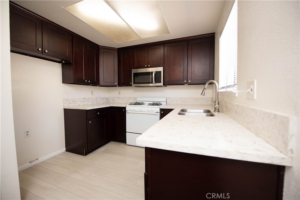 12212 Kiowa Road Apple Valley, CA 92308 - Photo 4 of 10