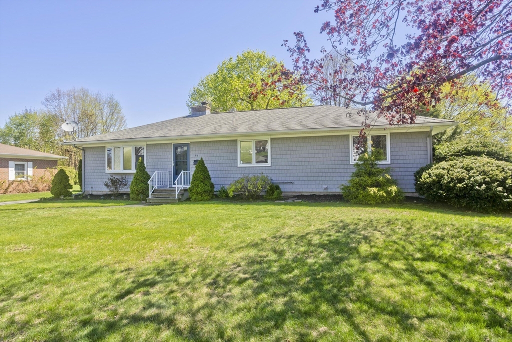 54 Sterling Road Holyoke, MA 01040 - Photo 3 of 37 Gallery Image 3