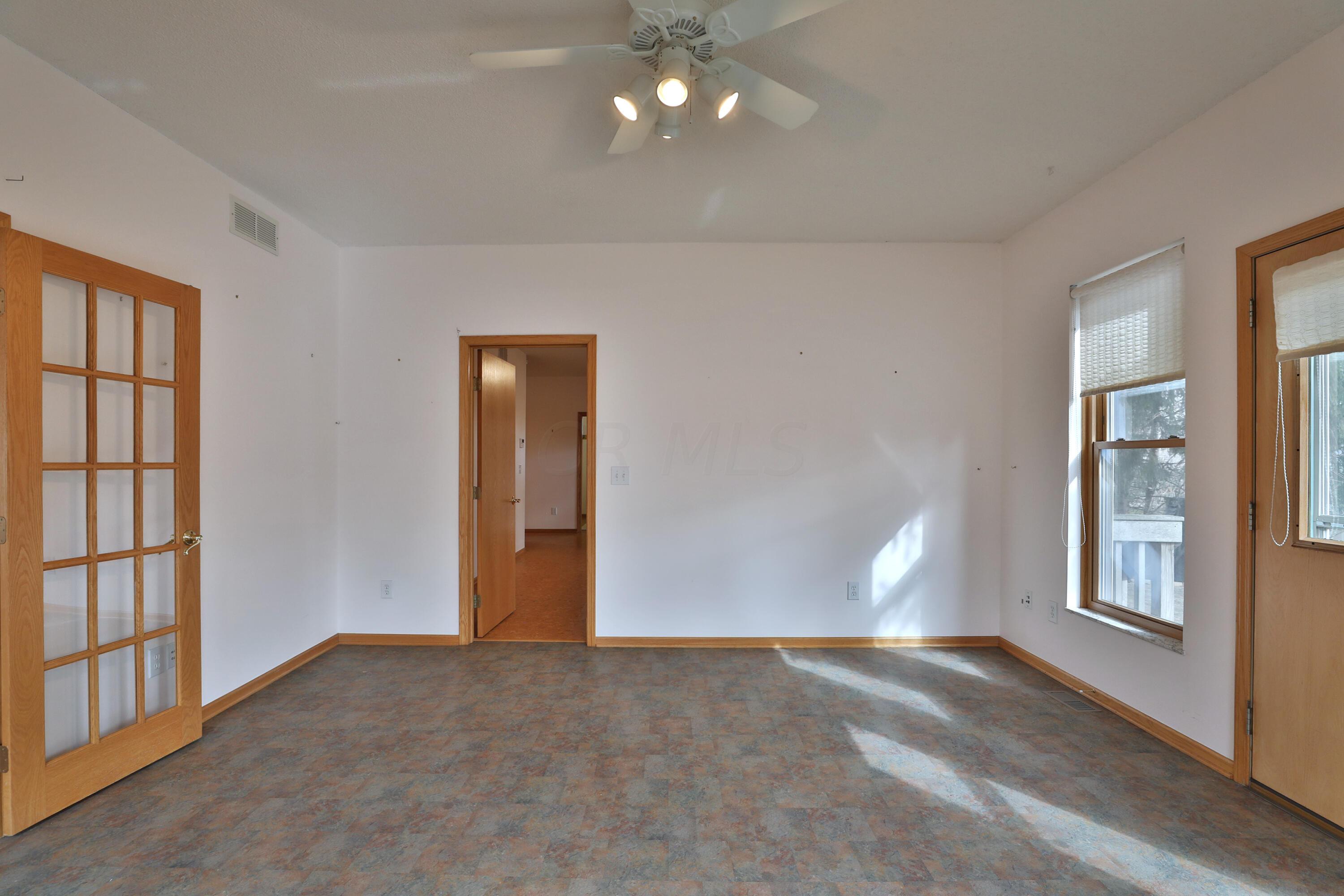 5892 Linworth Road Columbus, OH 43085 - Photo 22 of 68 5892-Linworth-22