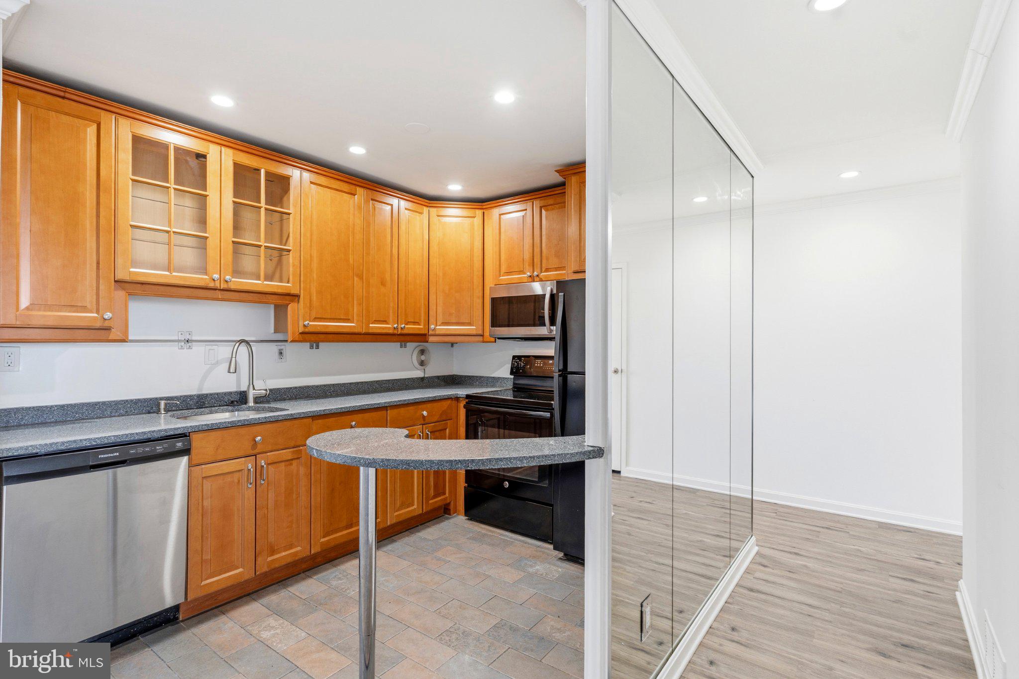 9701 Fields Road, Unit 1008 Gaithersburg, MD 20878 - Photo 14 of 26 Gallery Image 14