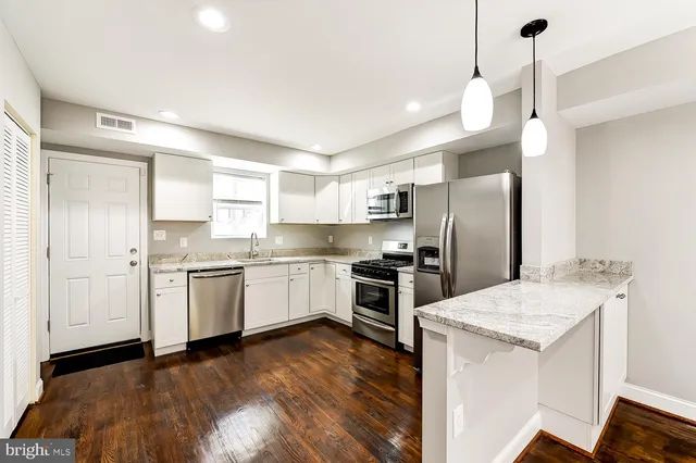 $2,848 | 707 Congress Street Southeast, Washington, DC 20032