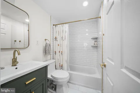$835,000 | 2061 St Albans Street, Philadelphia, PA 19146