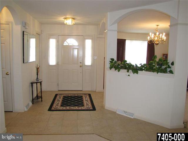321 Dew Drop Road York, PA 17402 - Photo 2 of 25