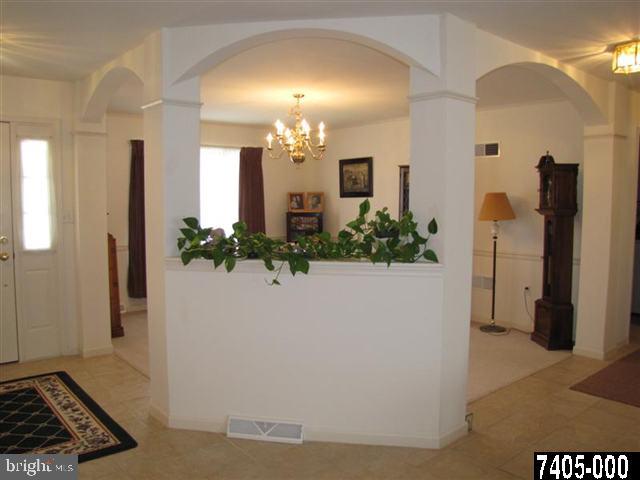 321 Dew Drop Road York, PA 17402 - Photo 3 of 25