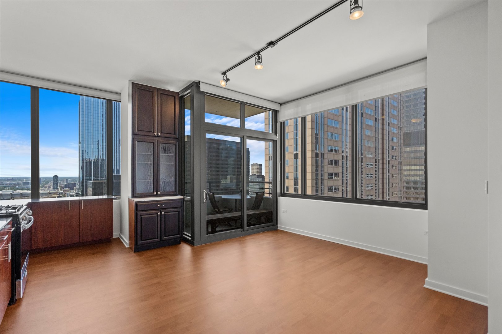 235 West Van Buren Street, Unit 3315 Chicago, IL 60607 - Photo 2 of 22