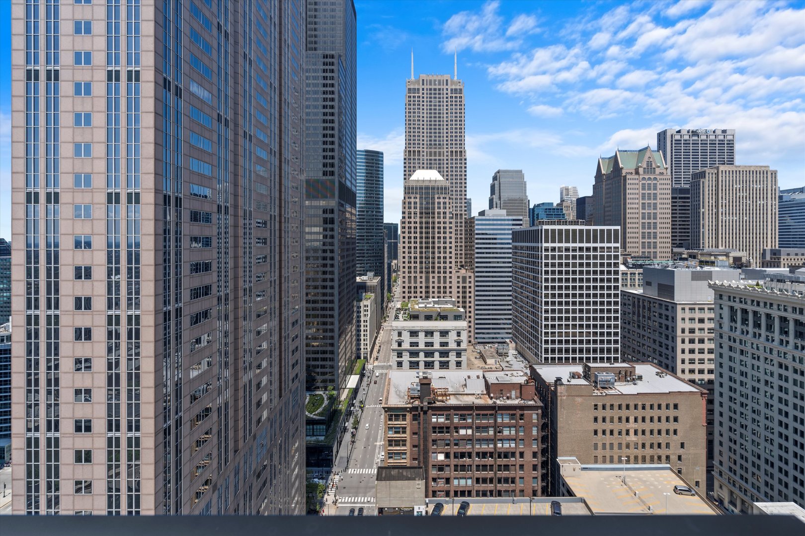 235 West Van Buren Street, Unit 3315 Chicago, IL 60607 - Photo 9 of 22