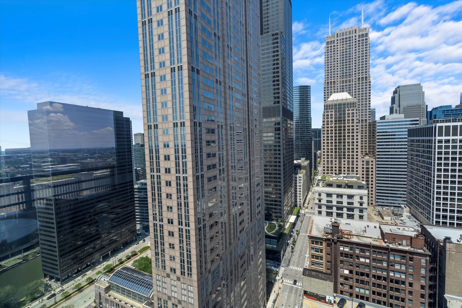 235 West Van Buren Street, Unit 3315 Chicago, IL 60607 - Photo 10 of 22