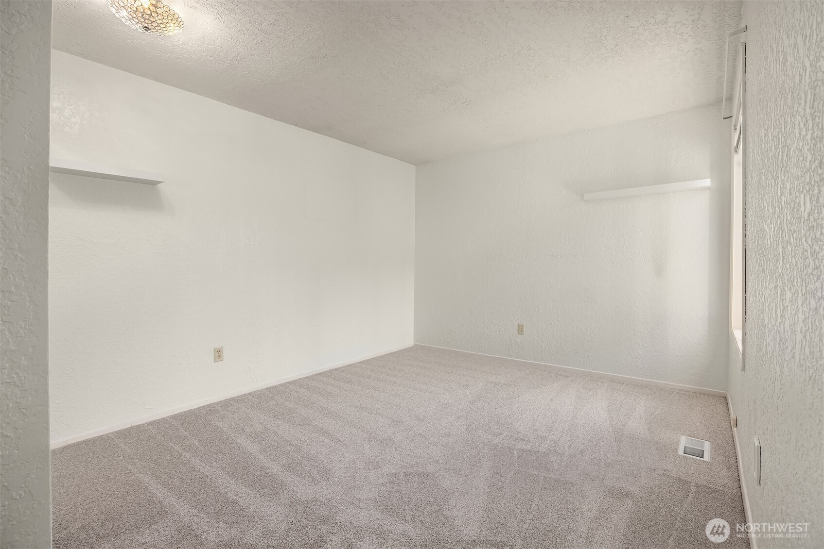9119 185th Place Southwest Edmonds, WA 98026 - Photo 16 of 38 Gallery Image 16