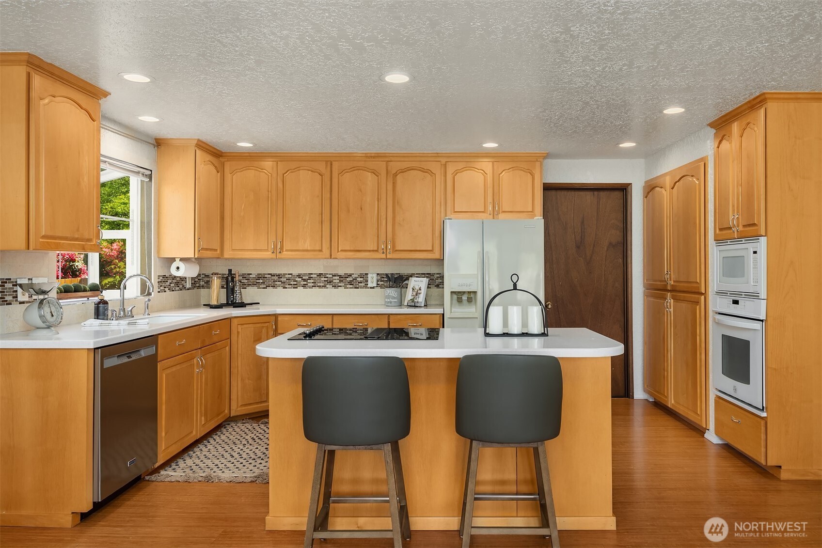 9119 185th Place Southwest Edmonds, WA 98026 - Photo 8 of 38 Gallery Image 8