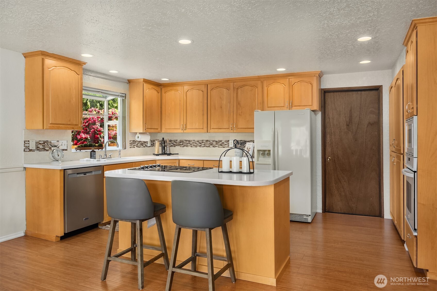9119 185th Place Southwest Edmonds, WA 98026 - Photo 9 of 38 Gallery Image 9