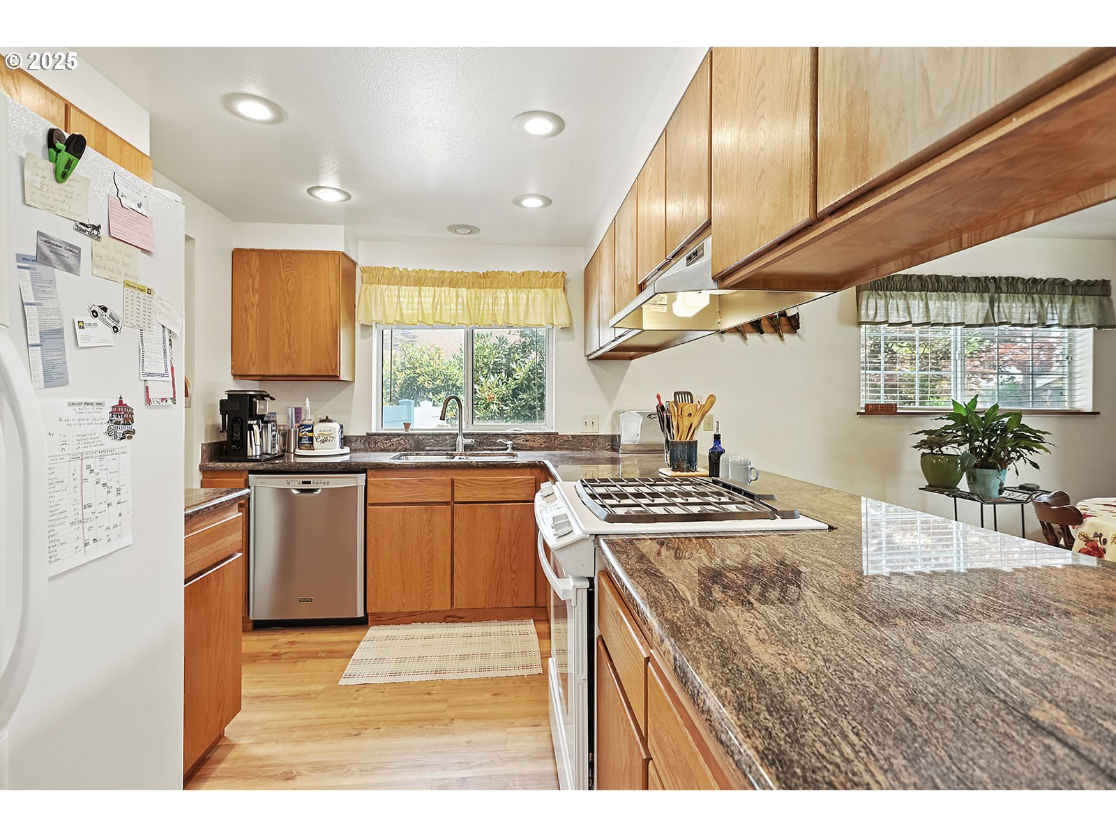 832 Adams Loop Hood River, OR 97031 - Photo 12 of 46 Gallery Image 12