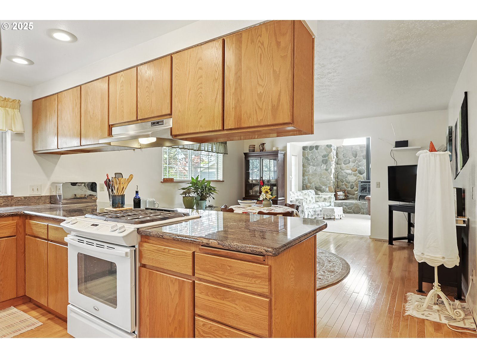 832 Adams Loop Hood River, OR 97031 - Photo 14 of 46 Gallery Image 14