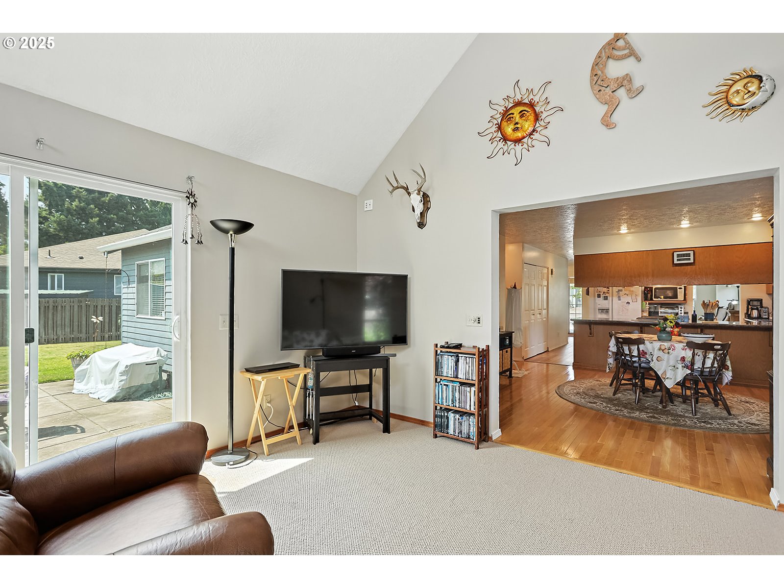 832 Adams Loop Hood River, OR 97031 - Photo 19 of 46 Family Room