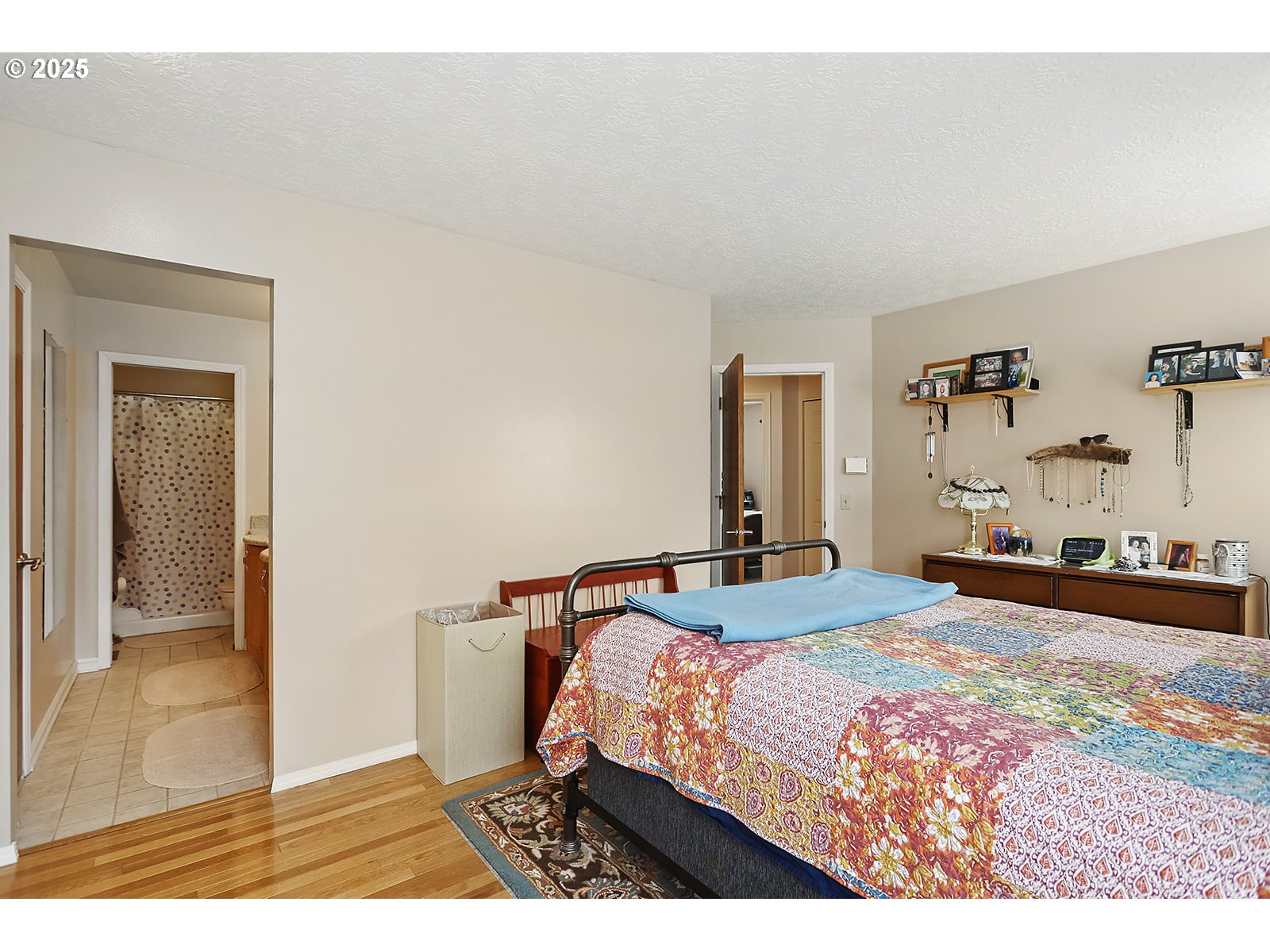 832 Adams Loop Hood River, OR 97031 - Photo 23 of 46 Primary Bedroom