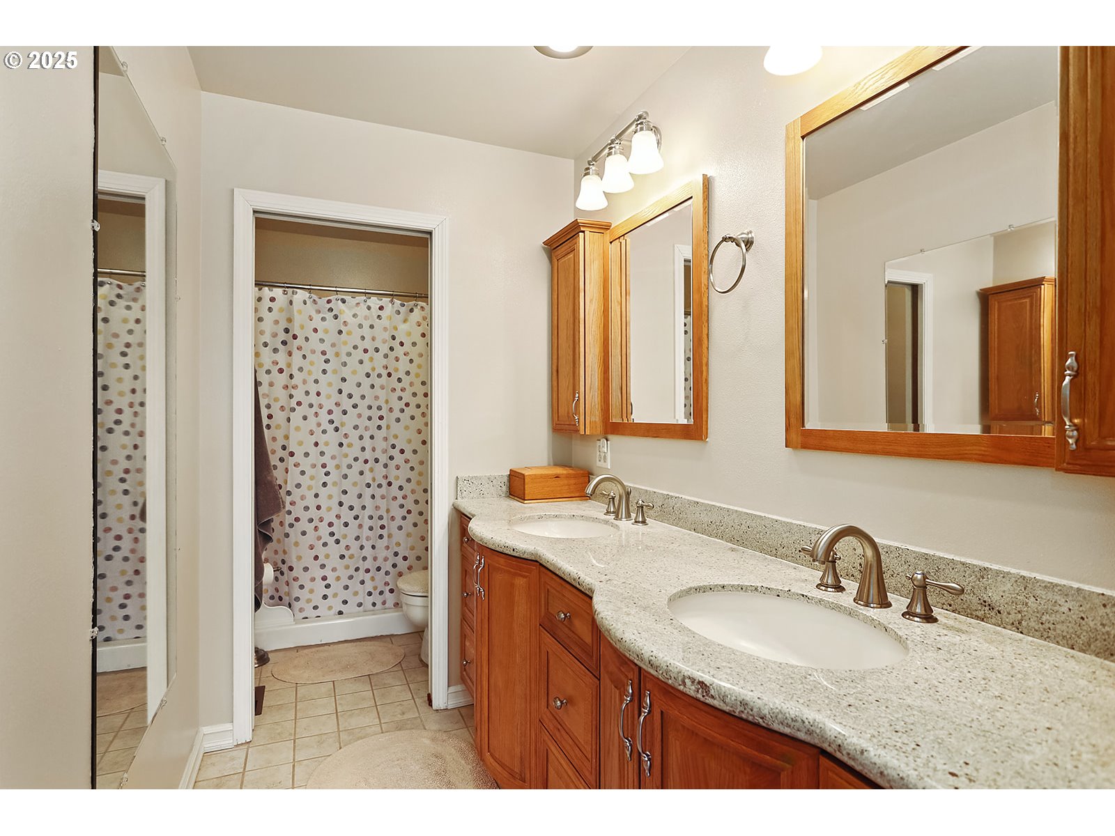 832 Adams Loop Hood River, OR 97031 - Photo 25 of 46 Attached Bathroom #1